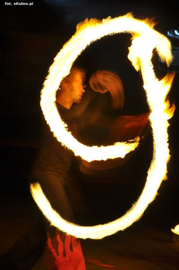 Pod patronatem eKutno.pl: Fireshow na wysokim poziomie. Kutnowski Festiwal Ognia zakończony