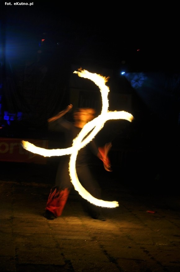 Pod patronatem eKutno.pl: Fireshow na wysokim poziomie. Kutnowski Festiwal Ognia zakończony
