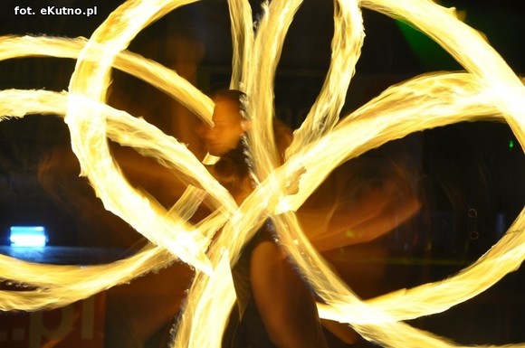 Pod patronatem eKutno.pl: Fireshow na wysokim poziomie. Kutnowski Festiwal Ognia zakończony