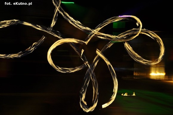 Pod patronatem eKutno.pl: Fireshow na wysokim poziomie. Kutnowski Festiwal Ognia zakończony