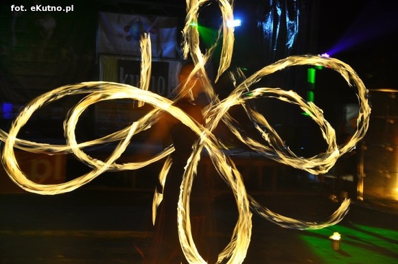 Pod patronatem eKutno.pl: Fireshow na wysokim poziomie. Kutnowski Festiwal Ognia zakończony