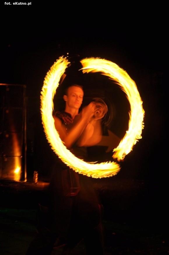 Pod patronatem eKutno.pl: Fireshow na wysokim poziomie. Kutnowski Festiwal Ognia zakończony
