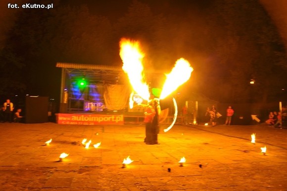 Pod patronatem eKutno.pl: Fireshow na wysokim poziomie. Kutnowski Festiwal Ognia zakończony
