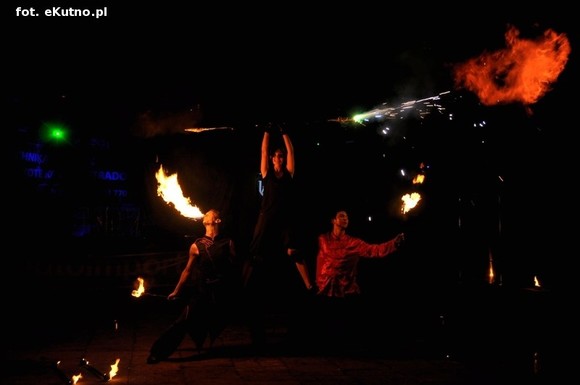 Pod patronatem eKutno.pl: Fireshow na wysokim poziomie. Kutnowski Festiwal Ognia zakończony