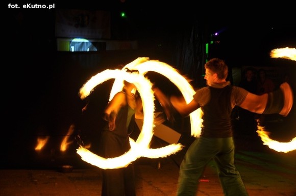 Pod patronatem eKutno.pl: Fireshow na wysokim poziomie. Kutnowski Festiwal Ognia zakończony