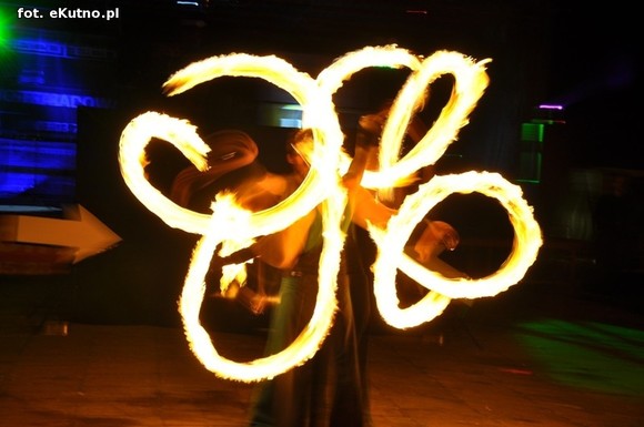 Pod patronatem eKutno.pl: Fireshow na wysokim poziomie. Kutnowski Festiwal Ognia zakończony