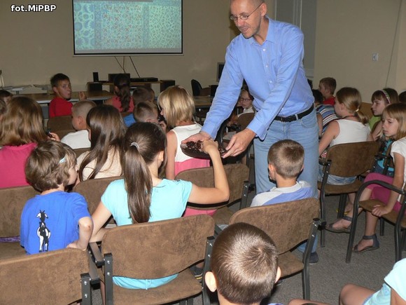 Wakacje w mieście: Poznają dalekie kraje