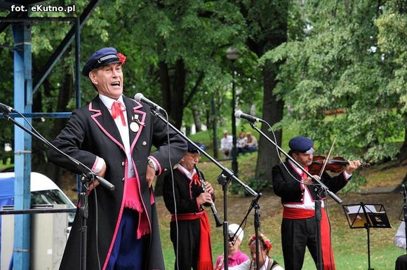 Nie zapominają o korzeniach polskiej kultury. Ludowa zabawa w parku Traugutta