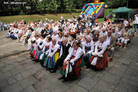 Nie zapominają o korzeniach polskiej kultury. Ludowa zabawa w parku Traugutta
