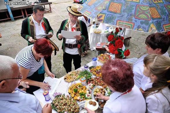 Nie zapominają o korzeniach polskiej kultury. Ludowa zabawa w parku Traugutta