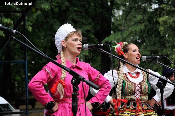 Nie zapominają o korzeniach polskiej kultury. Ludowa zabawa w parku Traugutta