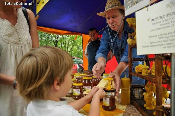 Nie zapominają o korzeniach polskiej kultury. Ludowa zabawa w parku Traugutta