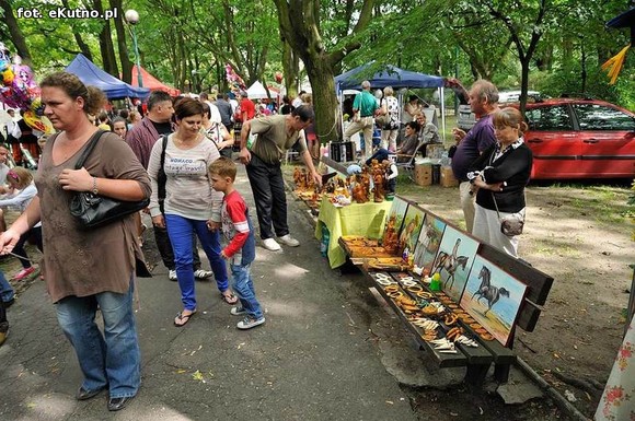 Nie zapominają o korzeniach polskiej kultury. Ludowa zabawa w parku Traugutta