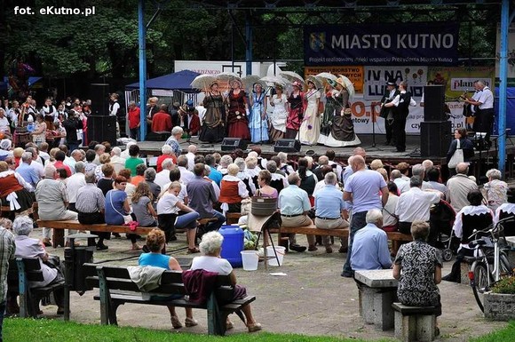 Nie zapominają o korzeniach polskiej kultury. Ludowa zabawa w parku Traugutta