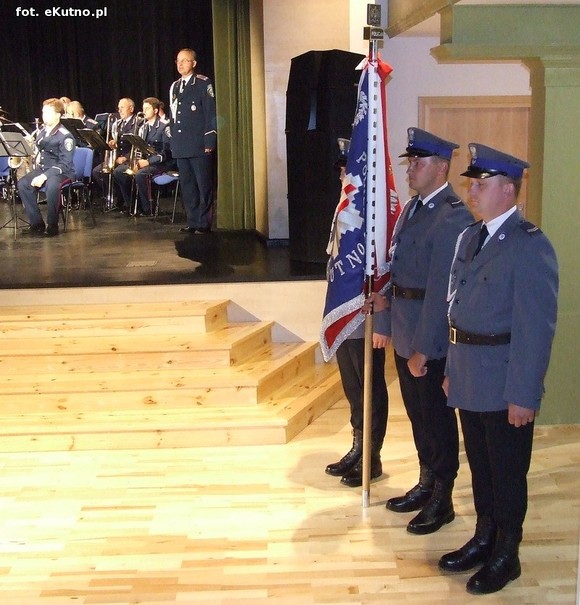 W Polsce walczą ze złem, a na Ukrainie... dobrze grają jazz. Święto Policji w Kutnie