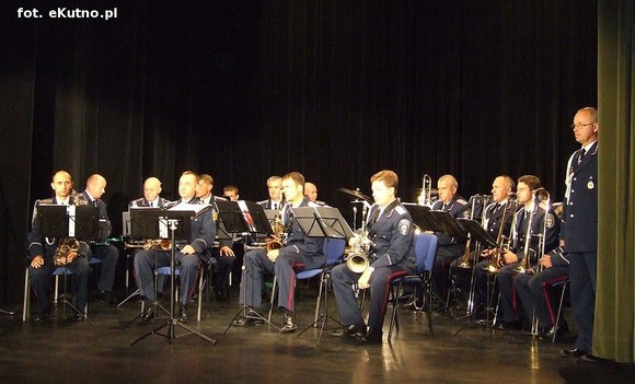 W Polsce walczą ze złem, a na Ukrainie... dobrze grają jazz. Święto Policji w Kutnie