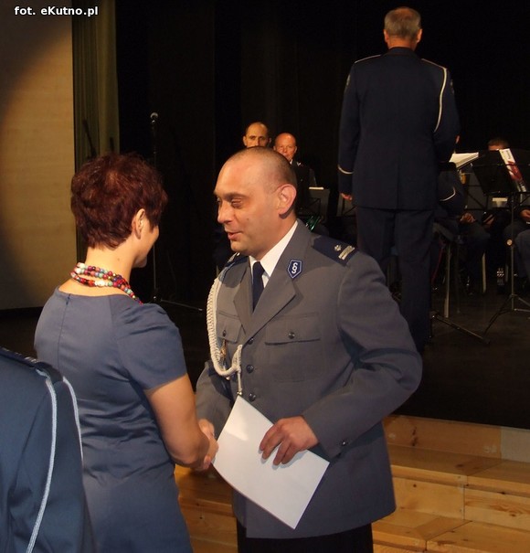 W Polsce walczą ze złem, a na Ukrainie... dobrze grają jazz. Święto Policji w Kutnie