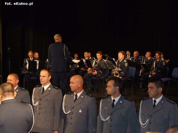 W Polsce walczą ze złem, a na Ukrainie... dobrze grają jazz. Święto Policji w Kutnie