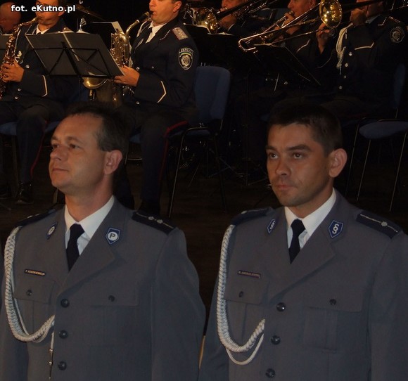 W Polsce walczą ze złem, a na Ukrainie... dobrze grają jazz. Święto Policji w Kutnie