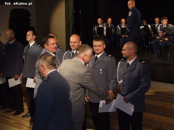 W Polsce walczą ze złem, a na Ukrainie... dobrze grają jazz. Święto Policji w Kutnie
