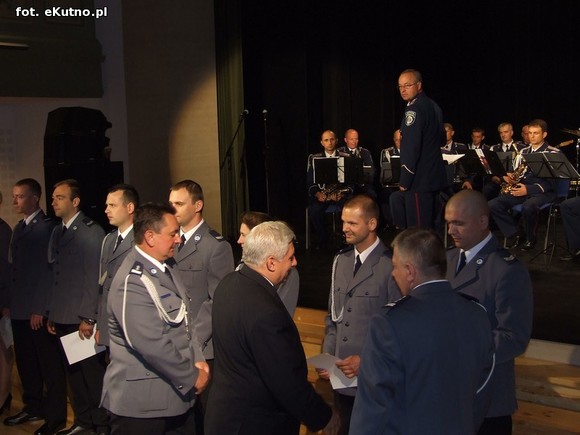 W Polsce walczą ze złem, a na Ukrainie... dobrze grają jazz. Święto Policji w Kutnie
