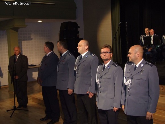 W Polsce walczą ze złem, a na Ukrainie... dobrze grają jazz. Święto Policji w Kutnie