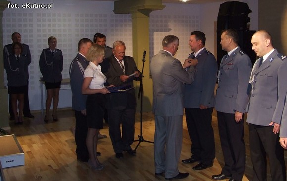 W Polsce walczą ze złem, a na Ukrainie... dobrze grają jazz. Święto Policji w Kutnie