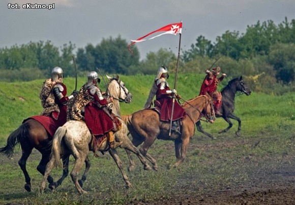 Salwy Zamojskiego Bractwa Rycerskiego, konie husarii i inscenizacje pierwszo-wojenne. Odyseja Historyczna. Rozdział III już od piątku