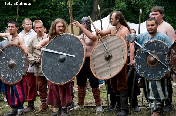 Salwy Zamojskiego Bractwa Rycerskiego, konie husarii i inscenizacje pierwszo-wojenne. Odyseja Historyczna. Rozdział III już od piątku