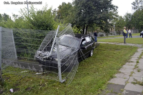 Wypadek drogowy. Skrzyżowanie ulic Holenderskiej i Józefów zablokowane