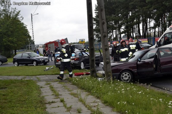 Wypadek drogowy. Skrzyżowanie ulic Holenderskiej i Józefów zablokowane