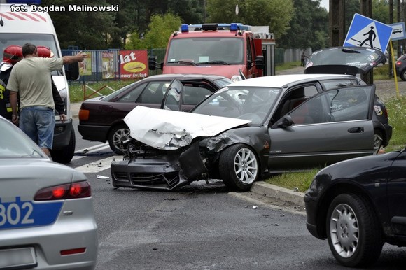 Wypadek drogowy. Skrzyżowanie ulic Holenderskiej i Józefów zablokowane