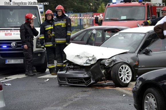 Wypadek drogowy. Skrzyżowanie ulic Holenderskiej i Józefów zablokowane