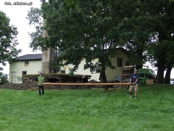 Przygotowania do Odysei Historycznej trwają. Plac Piłsudskiego zapełnia się kramami i dioramami