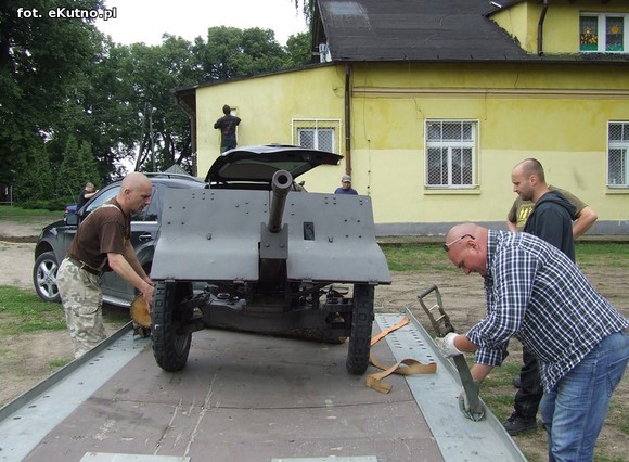 Przygotowania do Odysei Historycznej trwają. Plac Piłsudskiego zapełnia się kramami i dioramami