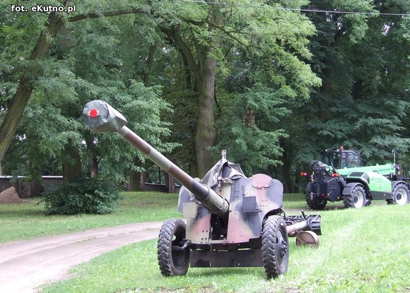 Przygotowania do Odysei Historycznej trwają. Plac Piłsudskiego zapełnia się kramami i dioramami