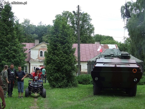 Przygotowania do Odysei Historycznej trwają. Plac Piłsudskiego zapełnia się kramami i dioramami