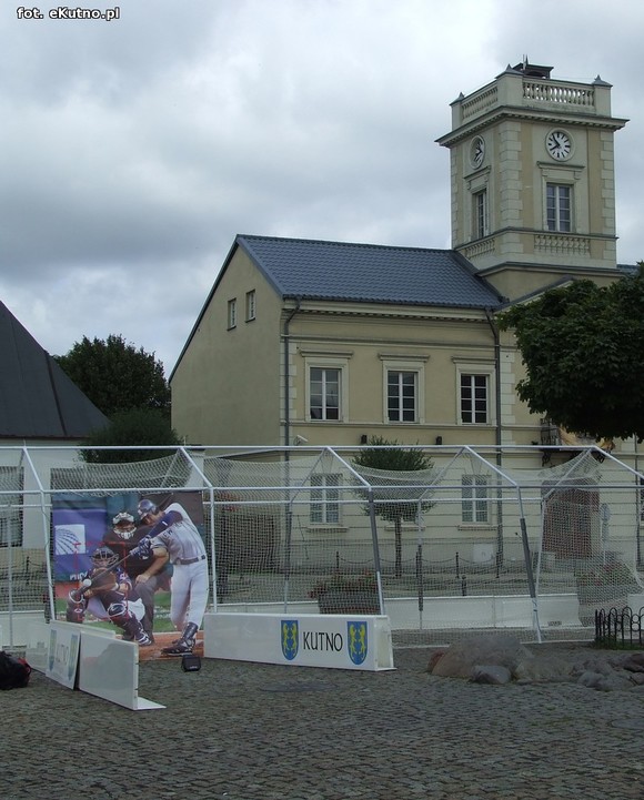 Przygotowania do Odysei Historycznej trwają. Plac Piłsudskiego zapełnia się kramami i dioramami