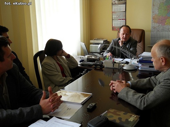 Dziurawe procedury w sytuacjach kryzysowych? Sklęczki się organizują