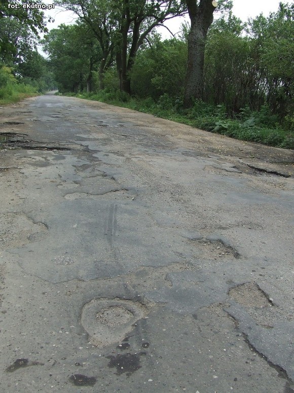 Droga z Karolewa do Łaniąt jak sito