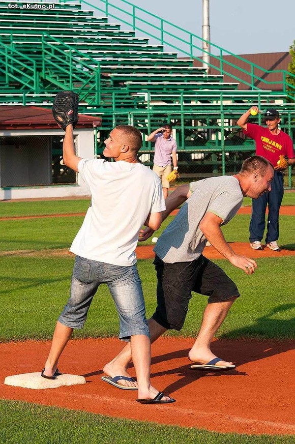 Niecodzienny trening. Piłkarze zagrali w baseball