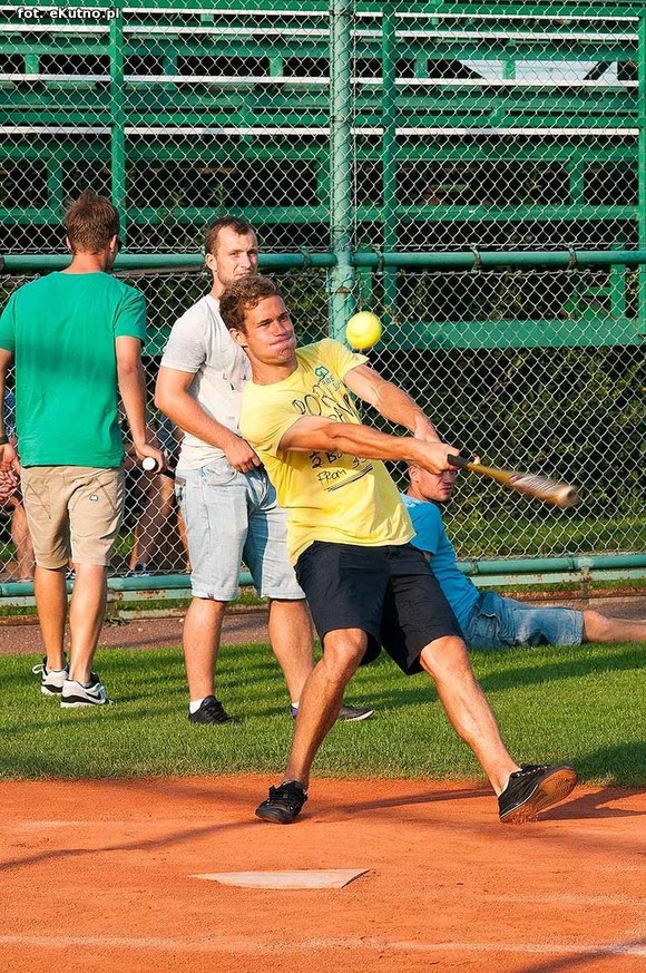 Niecodzienny trening. Piłkarze zagrali w baseball