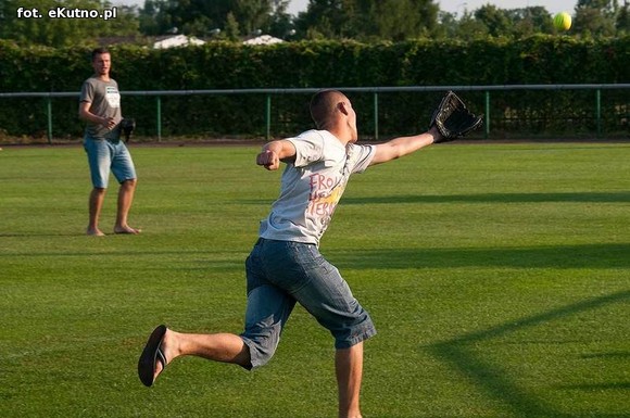 Niecodzienny trening. Piłkarze zagrali w baseball