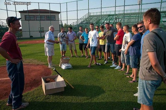 Niecodzienny trening. Piłkarze zagrali w baseball