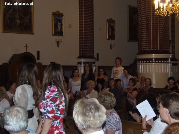 Perłowy głos mezzosopranistki niósł po wieżę kościoła