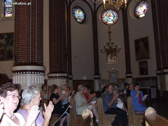 Perłowy głos mezzosopranistki niósł po wieżę kościoła