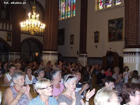 Perłowy głos mezzosopranistki niósł po wieżę kościoła