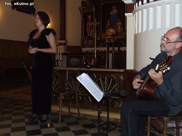 Perłowy głos mezzosopranistki niósł po wieżę kościoła