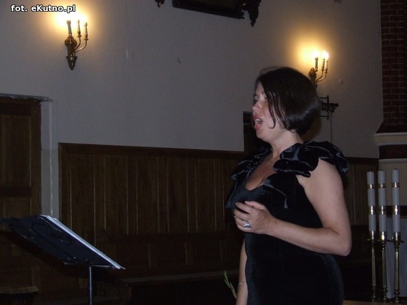 Perłowy głos mezzosopranistki niósł po wieżę kościoła