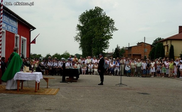 Ordery, ratownicy powietrzni i czworonożni. Szacowny jubileusz strażaków z Woli Kałkowej